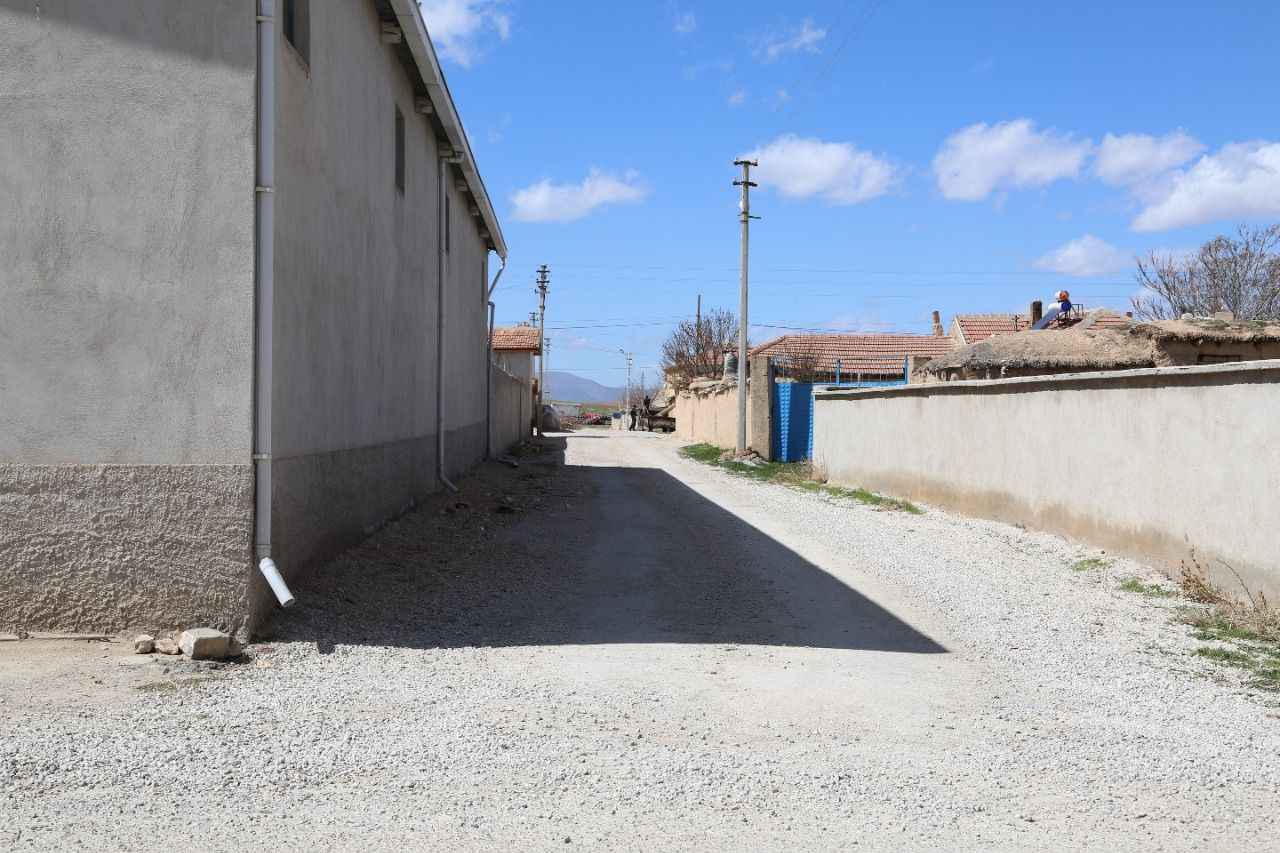 Mesudiye köy sokağı — parke taşı yol ve evler